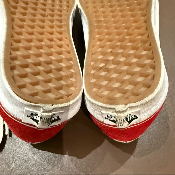 Red Vans Old Skool - Picture 4 of 5